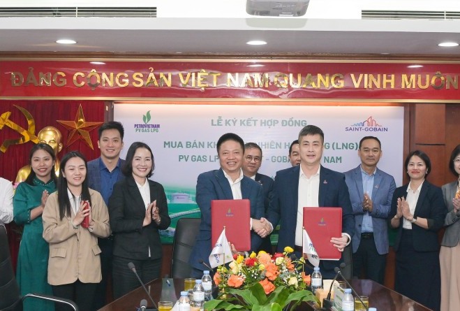 PV GAS LPG và Saint - Gobain Bắc Việt Nam ký hợp đồng mua bán LNG