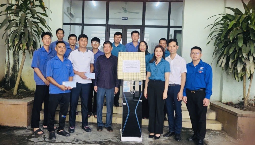 Công ty Cổ phần Giám định - Vinacomin hỗ trợ người lao động vượt qua khó khăn sau bão số 11 Công ty Cổ phần Giám định - Vinacomin hỗ trợ người lao động vượt qua khó khăn sau bão số 11