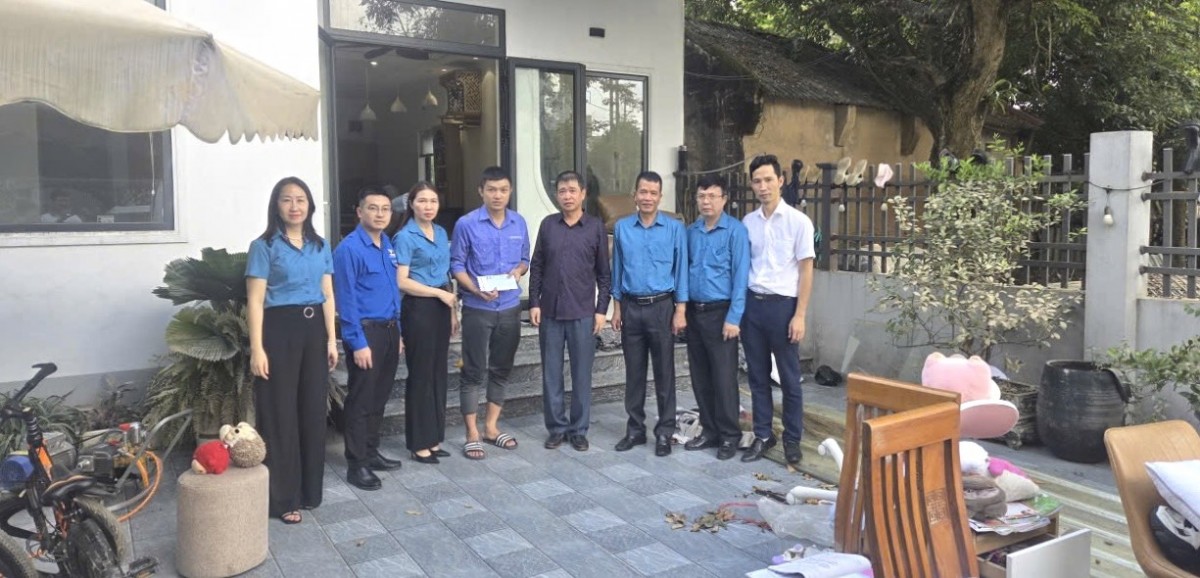 Công ty Cổ phần Giám định - Vinacomin hỗ trợ người lao động vượt qua khó khăn sau bão số 11 Công ty Cổ phần Giám định - Vinacomin hỗ trợ người lao động vượt qua khó khăn sau bão số 11