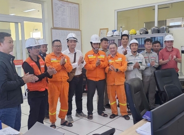 Đóng điện dự án nâng công suất Trạm biến áp 220kV Nam Cấm (Nghệ An)