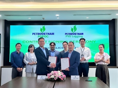 Ký hợp đồng dịch vụ kéo thả thiết bị trong lòng giếng cho dự án phát triển mỏ khí Lô B