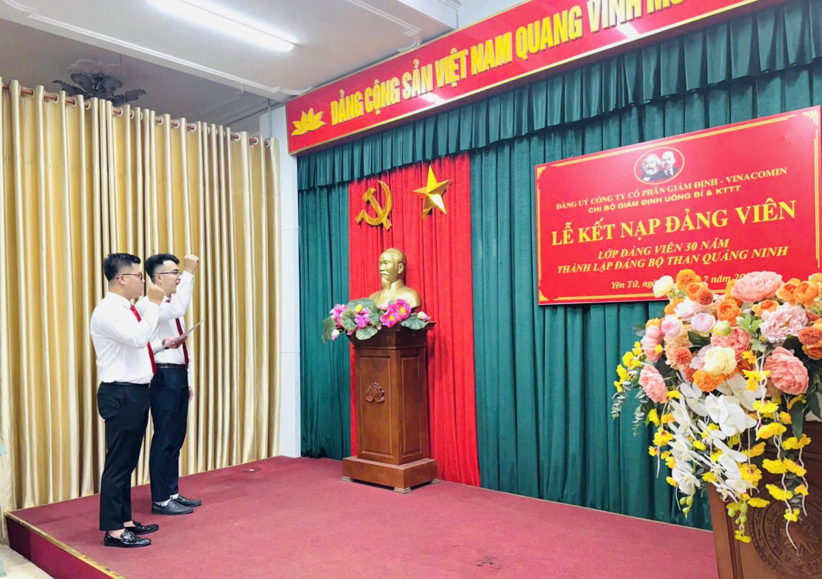 Đảng bộ Quacontrol kết nạp ‘Lớp đảng viên 30 năm thành lập Đảng bộ Than Quảng Ninh’