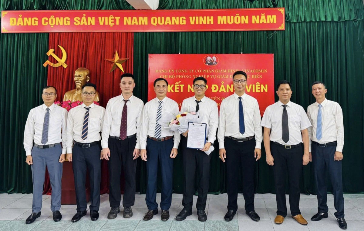 Đảng bộ Quacontrol kết nạp ‘Lớp đảng viên 30 năm thành lập Đảng bộ Than Quảng Ninh’