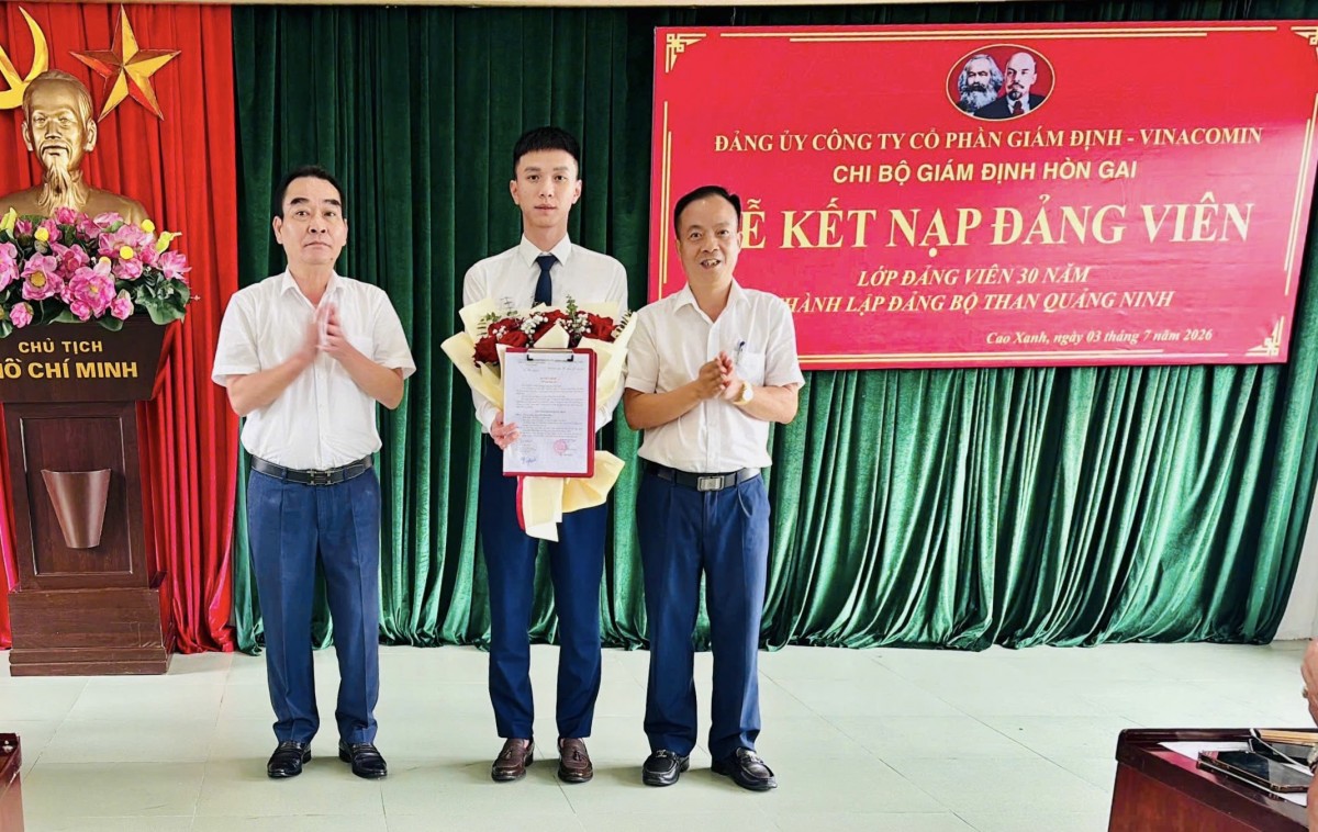 Đảng bộ Quacontrol kết nạp ‘Lớp đảng viên 30 năm thành lập Đảng bộ Than Quảng Ninh’