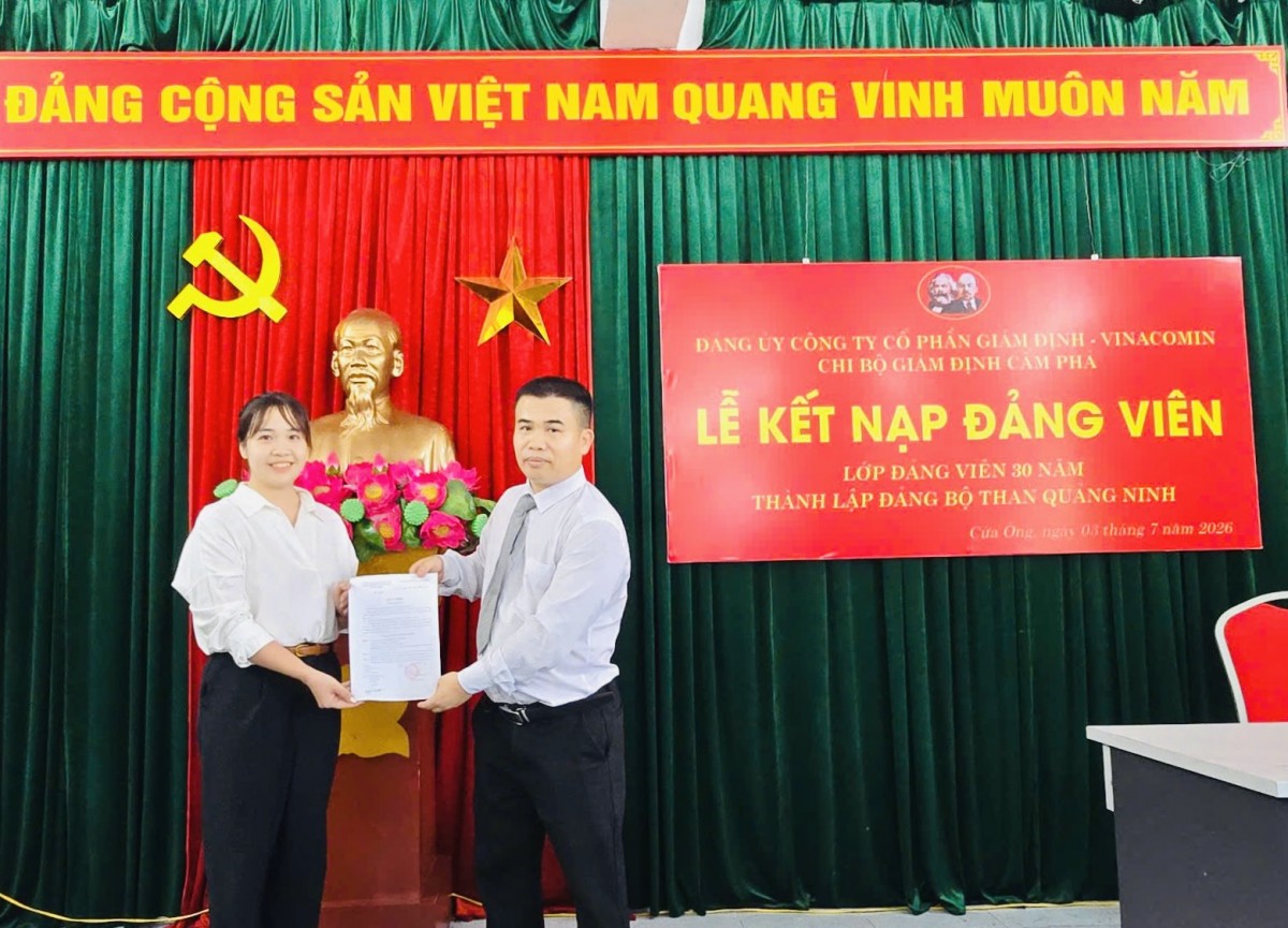 Đảng bộ Quacontrol kết nạp ‘Lớp đảng viên 30 năm thành lập Đảng bộ Than Quảng Ninh’