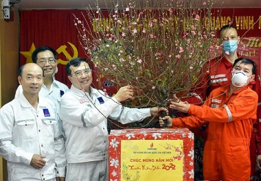 Xuân về trên Giàn Công nghệ Trung tâm số 3 mỏ Bạch Hổ