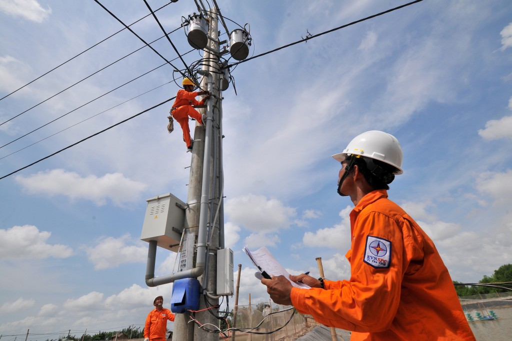 EVNSPC tăng cường dịch vụ khách hàng trong cao điểm nắng nóng