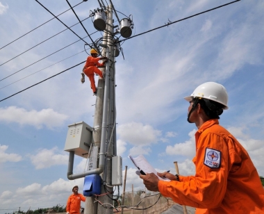 EVNSPC tăng cường dịch vụ khách hàng trong cao điểm nắng nóng