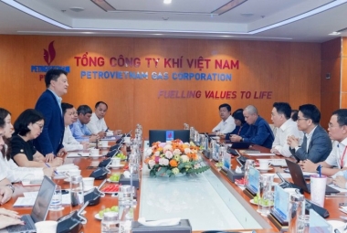 PV GAS cùng PV Power bàn hợp tác mua bán khí và đầu tư kho, cảng LNG