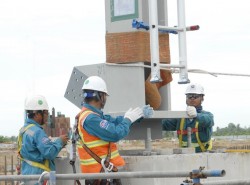 Lắp đặt kết cấu lò hơi số 1 dự án Nhiệt điện Vân Phong 1