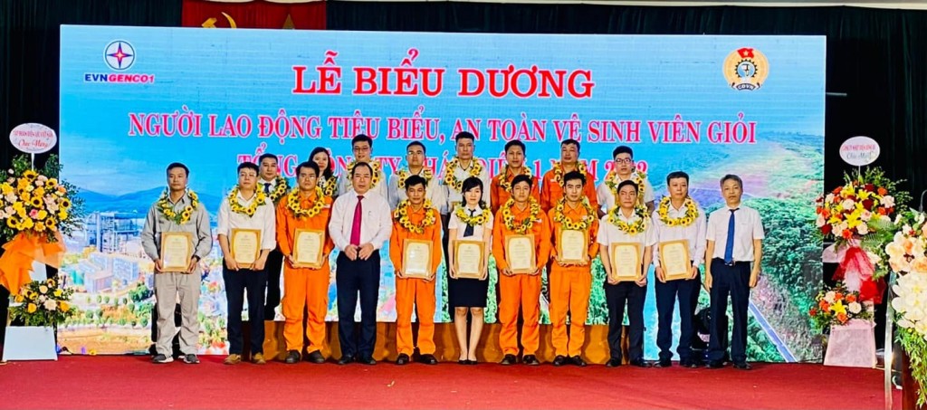 EVNGENCO1 biểu dương người lao động tiêu biểu và an toàn vệ sinh viên giỏi 2022