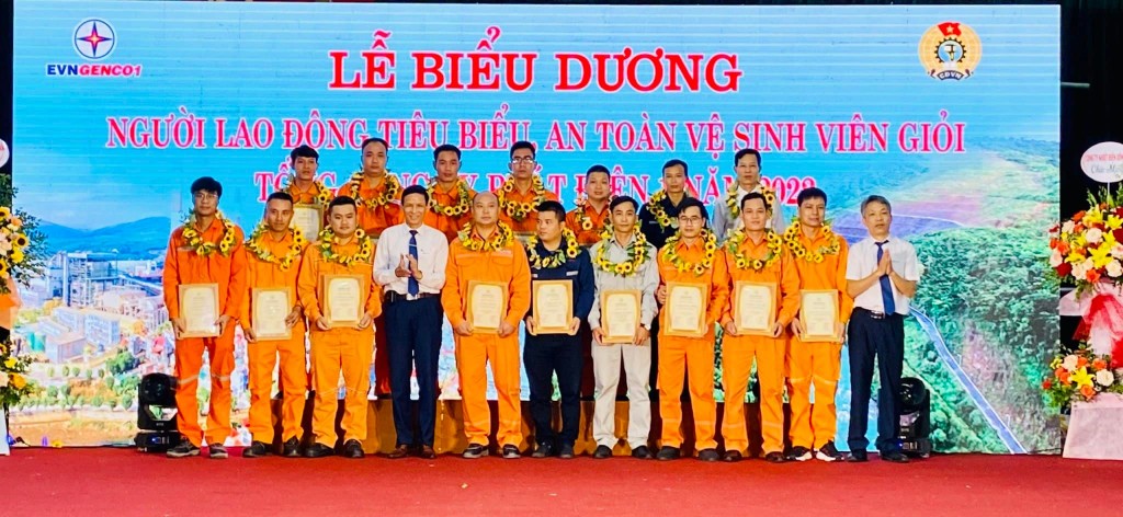 EVNGENCO1 biểu dương người lao động tiêu biểu và an toàn vệ sinh viên giỏi 2022