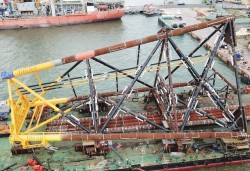 Vietsovpetro hạ thủy thành công Chân đế giàn BK-19 mỏ Bạch Hổ