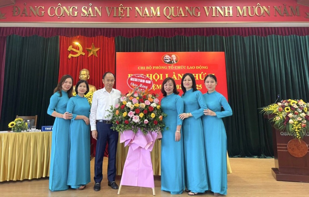 ‘Ngày hội Đại hội chi bộ’ tại Đảng bộ Công ty Cổ phần Giám định - Vinacomin ‘Ngày hội Đại hội chi bộ’ tại Đảng bộ Công ty Cổ phần Giám định - Vinacomin