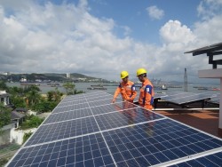 Điện mặt trời trên mái nhà đang được người dân Quảng Ninh hưởng ứng