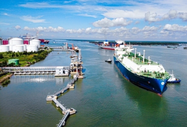 Chuyến tàu nhập khẩu LNG đầu tiên của Việt Nam đã cập bến kho cảng Thị Vải