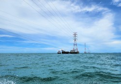 Sắp hoàn thành công trình đường dây điện 220kV vượt biển dài nhất Đông Nam Á