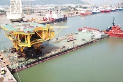 Hạ thủy thành công Khối thượng tầng Giàn đầu giếng BK-21 mỏ Bạch Hổ