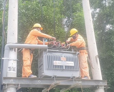 Cấp điện ‘thần tốc’ cho những điểm nóng chống dịch tại Bình Dương
