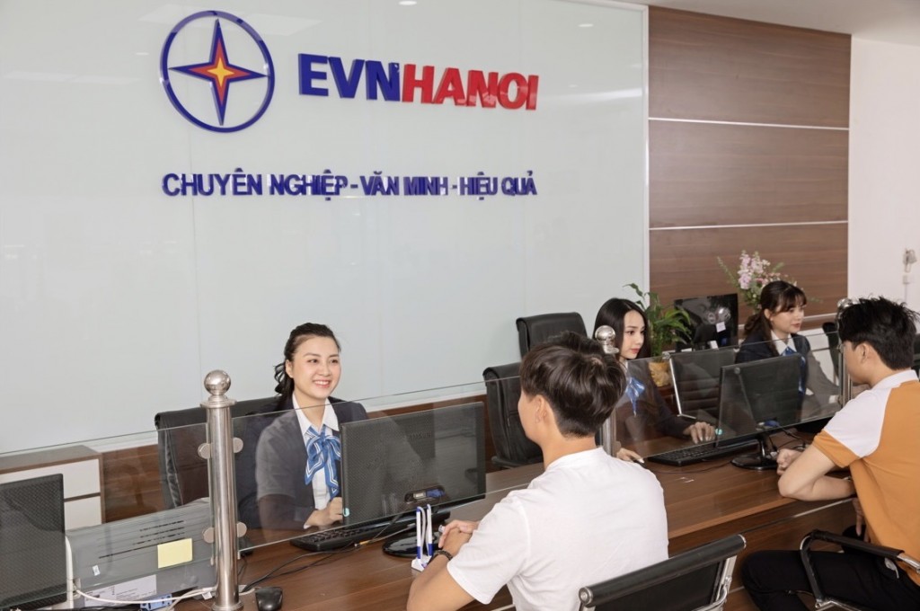 100% khách hàng tại Hà Nội đã thanh toán tiền điện không dùng tiền mặt