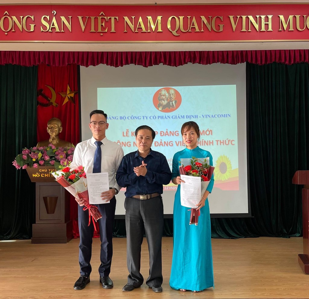 Đảng bộ Công ty Cổ phần Giám định - Vinacomin kết nạp lớp đảng viên mới