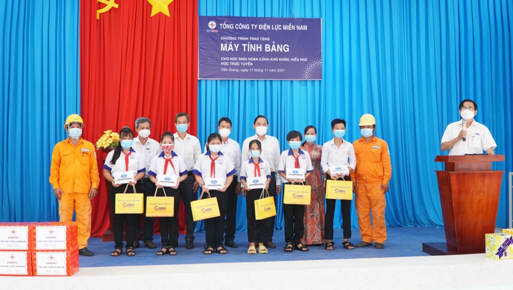 EVNSPC: Nhiều hoạt động xã hội giúp người dân vượt dịch Covid-19