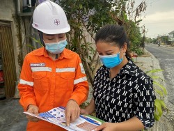 PC Hà Tĩnh đa dạng hình thức tuyên truyền bảo vệ hành lang lưới điện