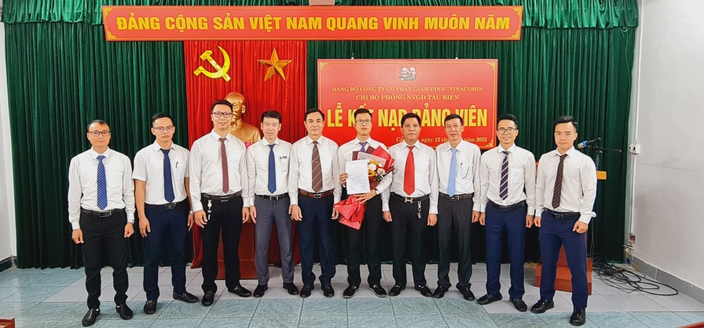 Đảng bộ Công ty Cổ phần Giám định - Vinacomin kết nạp thêm lớp đảng viên mới