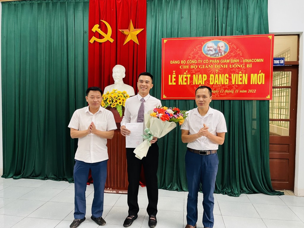 Đảng bộ Công ty Cổ phần Giám định - Vinacomin kết nạp thêm lớp đảng viên mới