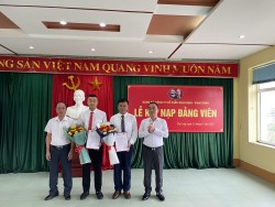 Đảng bộ Công ty Cổ phần Giám định - Vinacomin kết nạp thêm lớp đảng viên mới