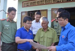 Tuổi trẻ EVN tuyên truyền bảo vệ hành lang hồ thủy điện Pleikrông