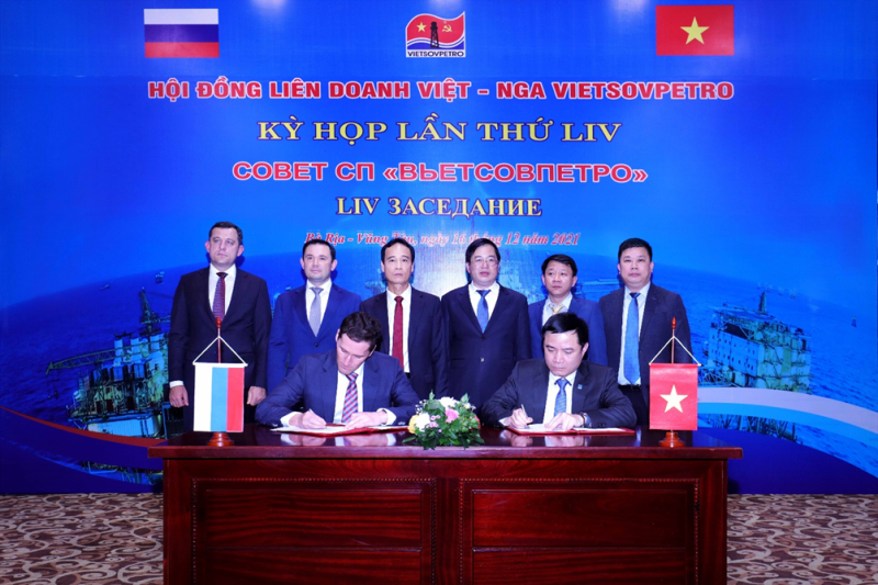 Ký văn kiện Kỳ họp Hội đồng Vietsovpetro lần thứ 54