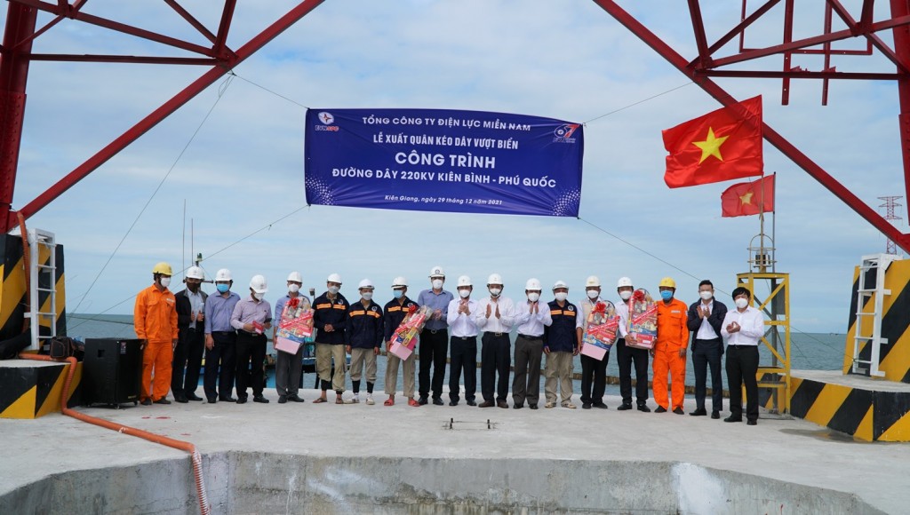 Bắt đầu kéo dây vượt biển công trình đường dây 220 kV Kiên Bình - Phú Quốc
