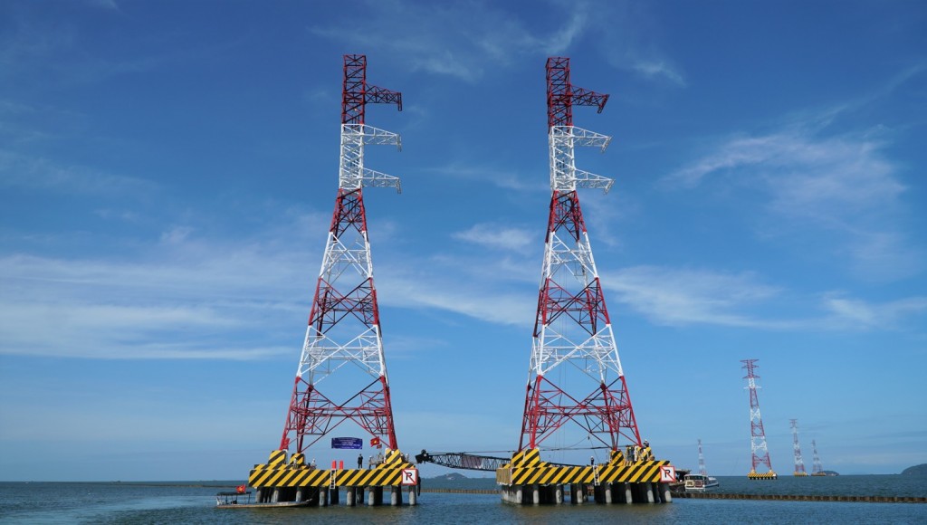 Bắt đầu kéo dây vượt biển công trình đường dây 220 kV Kiên Bình - Phú Quốc