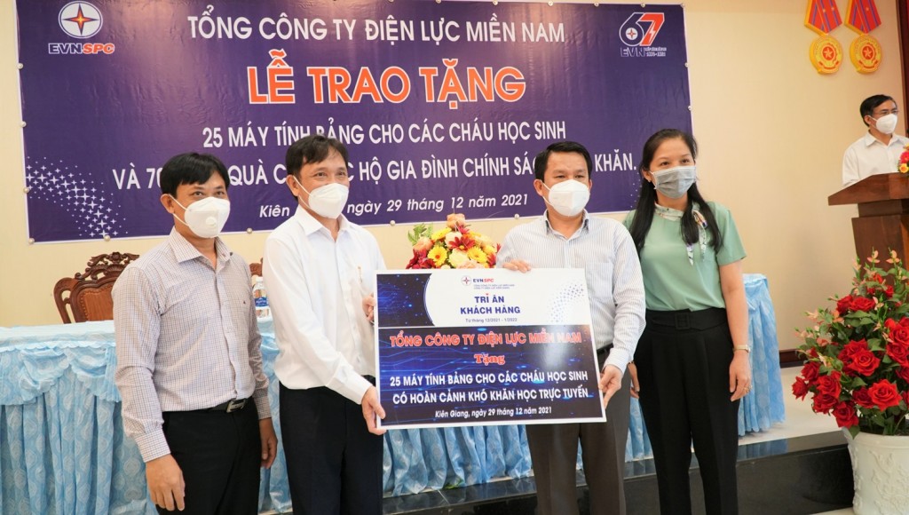 Bắt đầu kéo dây vượt biển công trình đường dây 220 kV Kiên Bình - Phú Quốc