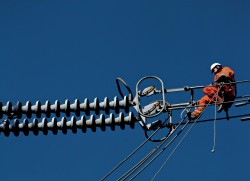 Ý kiến về tái cơ cấu đi đôi với giải quyết năng suất lao động của EVN