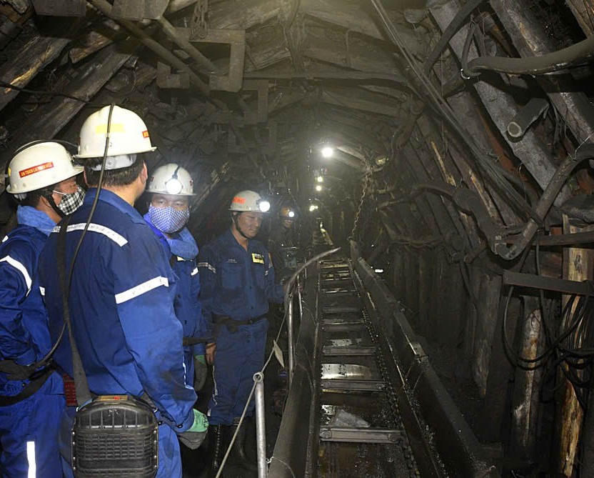 Lãnh đạo TKV kiểm tra sản xuất hầm lò và làm việc với Than Mạo Khê