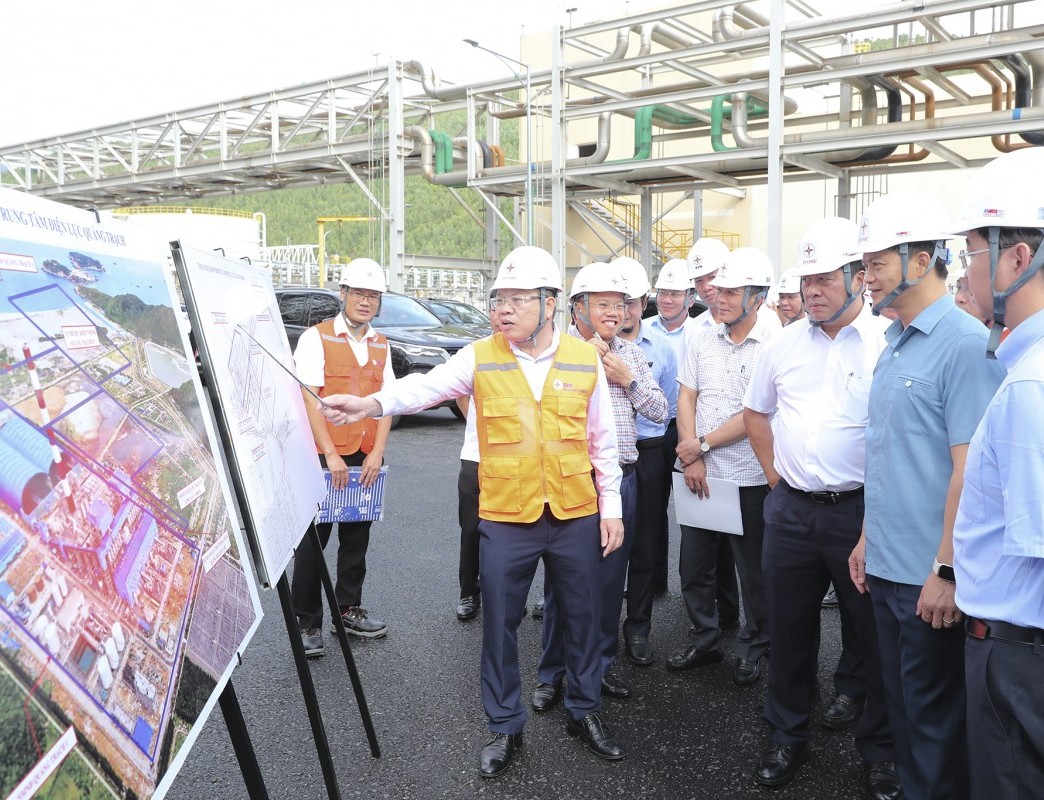Bí thư Tỉnh ủy và Chủ tịch UBND tỉnh Quảng Trị kiểm tra tiến độ các dự án tại Trung tâm Điện lực Quảng Trạch